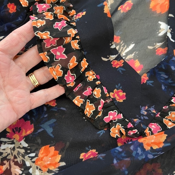 French Connection Sheer Floral Top EUC - Picture 5 of 7